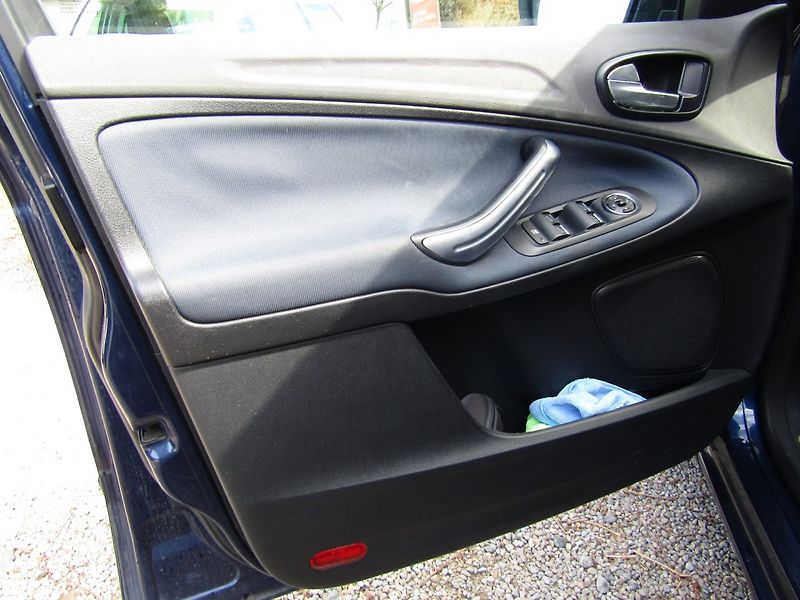 Ford Galaxy (2007) 2.0 TDCi 96kW - fotka 18 z 34