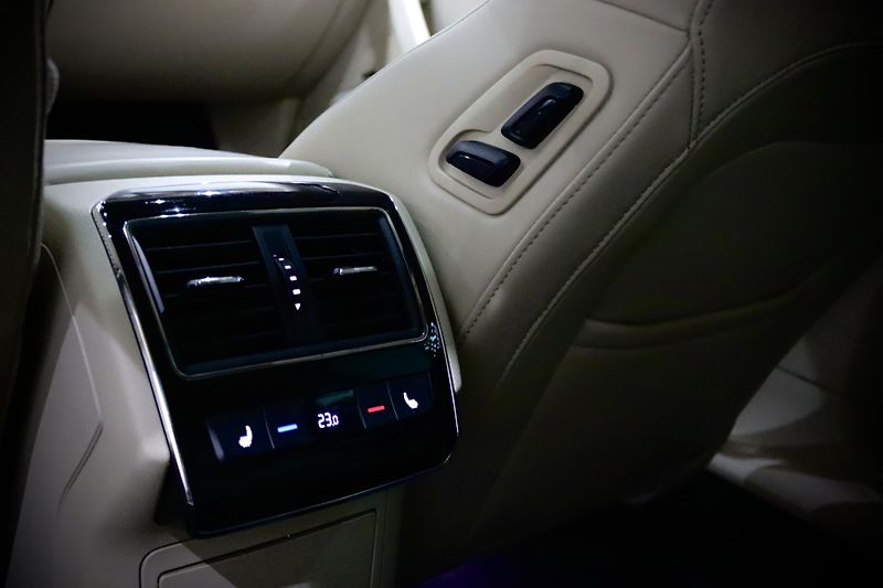 Škoda Superb 3 2.0 TDI 140 kW DSG L&K - fotka 20 z 49