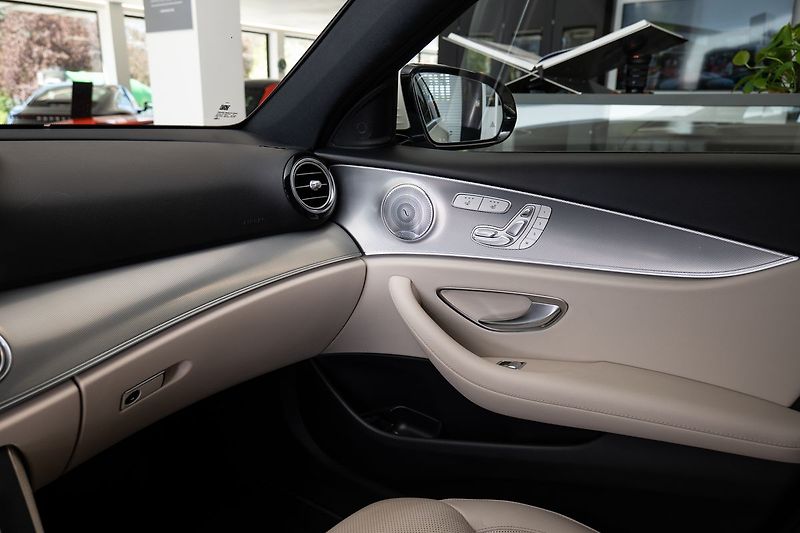 Mercedes-Benz Třídy E 4MATIC Burmester/ventilace - fotka 16 z 21
