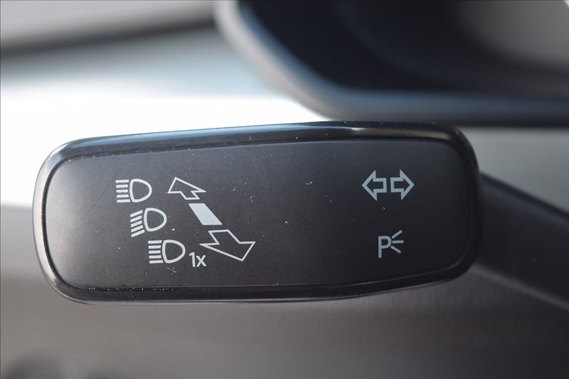 Škoda Superb 2,0 TDI 110KW NÍZKÉ KM DSG - fotka 37 z 50