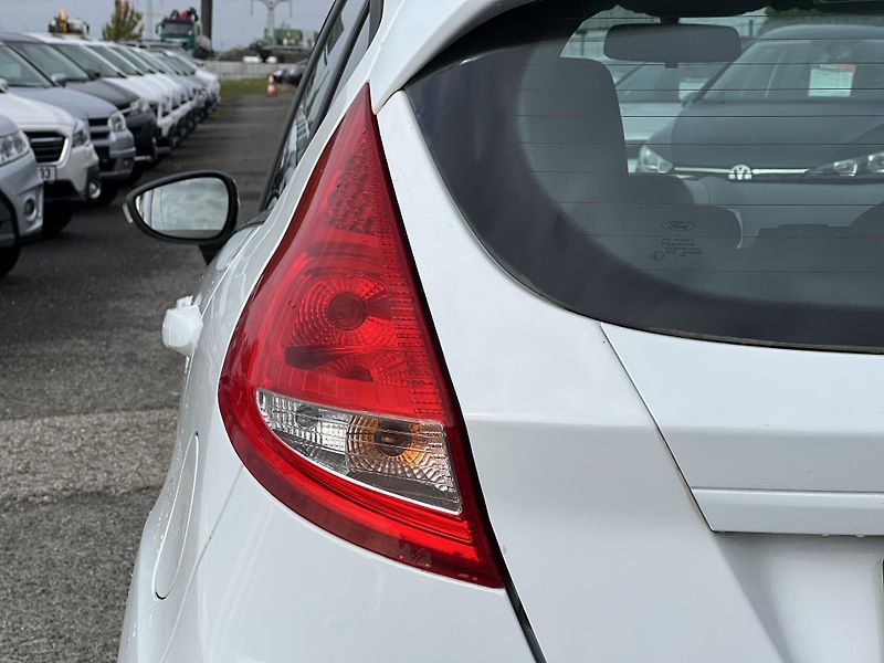 Ford Fiesta 1.25i KLIMA ALU KOUPENO V ČR - fotka 32 z 34