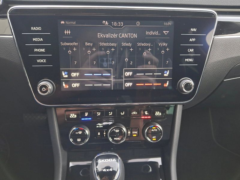 Škoda Superb (2023) Combi L&K DSG 4x4 2,0TDi 147kW - fotka 17 z 35
