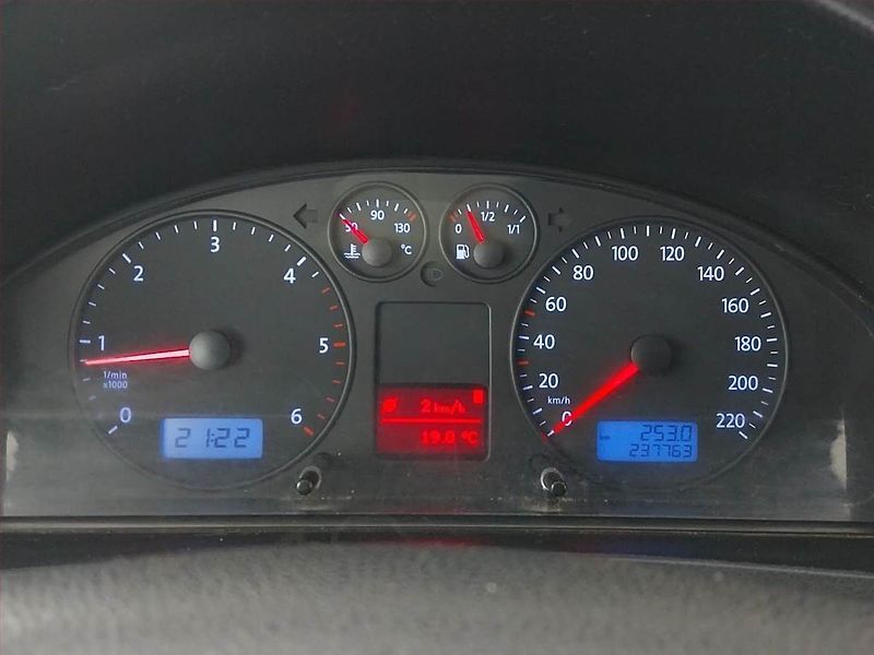 Volkswagen Transporter (2009) 2.5 TDI, Bus, 6Míst, ČR - fotka 10 z 12