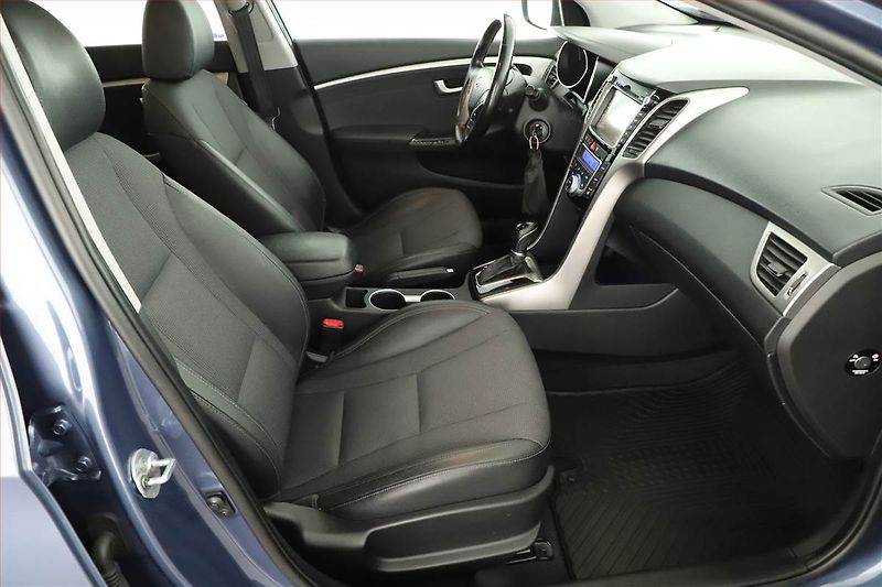 Hyundai i30 (2014) 1.6 CRDi, Automat, Navi - fotka 7 z 16