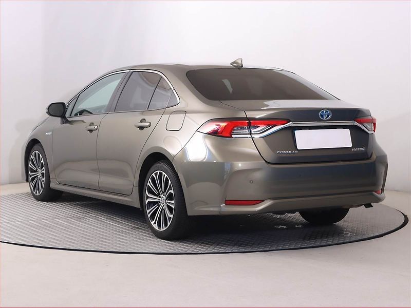 Toyota Corolla (2020) Style 1.8 Hybrid, Automat - fotka 4 z 21