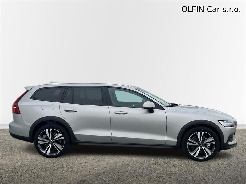 Volvo V60 2,0 AWD CROSS COUNTRY PLUS  B4 - fotka 3 z 28
