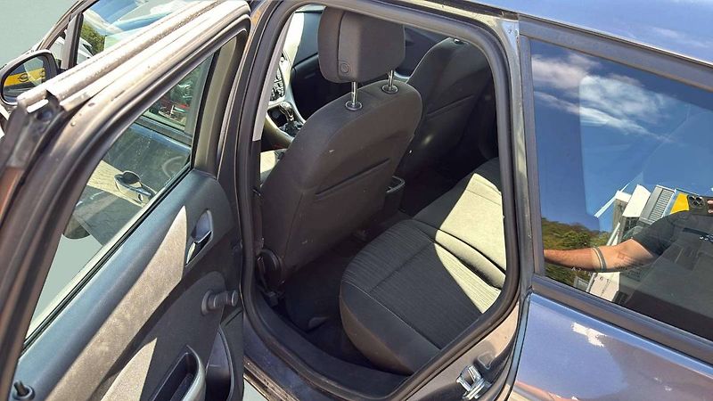 Opel Astra J SPORTS TOURER ENJOY A17DTR M - fotka 17 z 21
