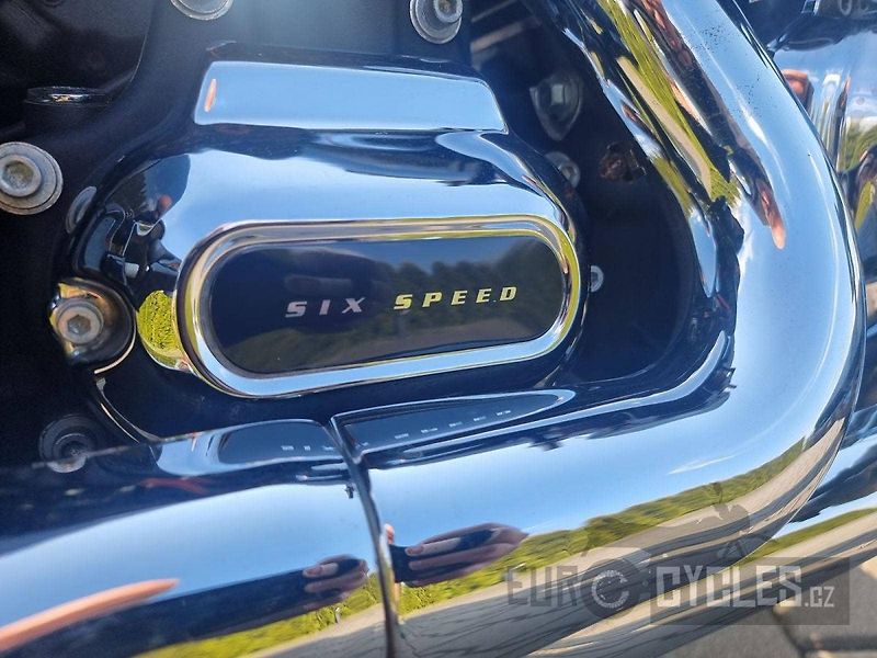 Harley-Davidson FLTR Road Glide (2019) FLTRX Road Glide - fotka 16 z 18