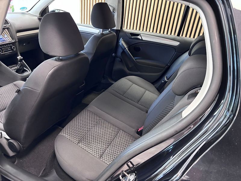 Volkswagen Golf 1.2TSI TREND - fotka 18 z 28