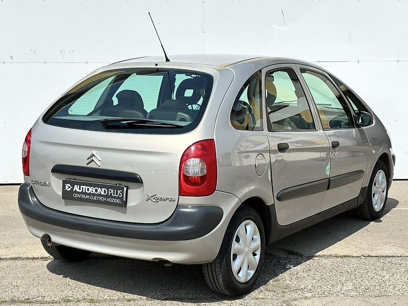 Citroën Xsara Picasso 1.6 i 100k - fotka 2 z 19