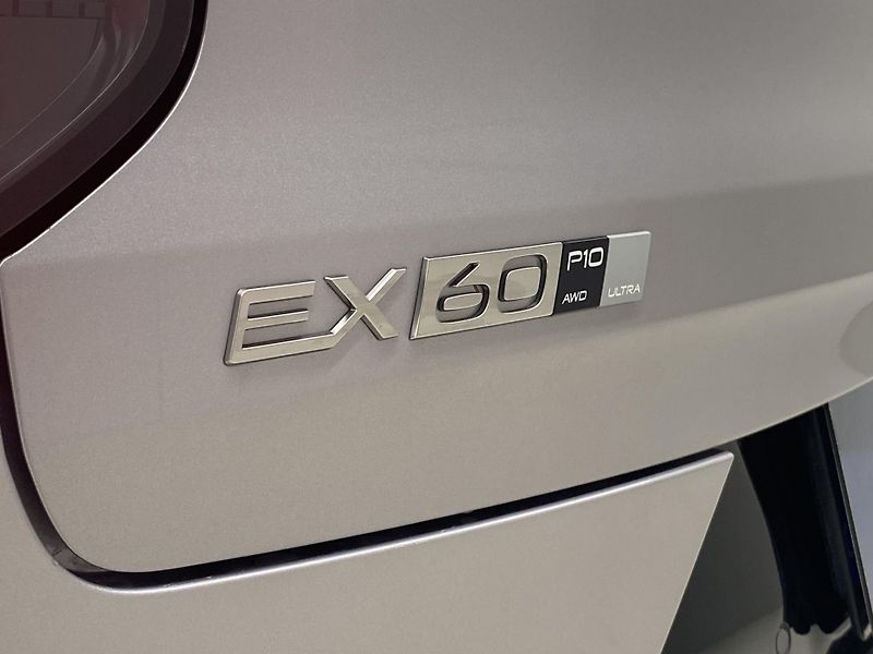 Volvo EX60 (2026) P10 AWD ELECTRIC ULTRA TWIN - fotka 25 z 79
