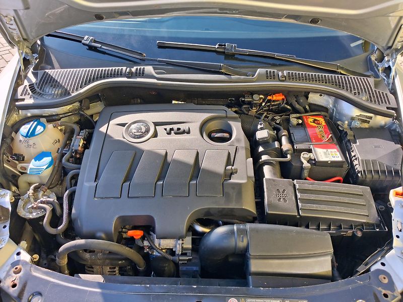 Škoda Octavia (2012)  FACE NAVI VYHŘ.SED NOVÁ STK - fotka 31 z 36