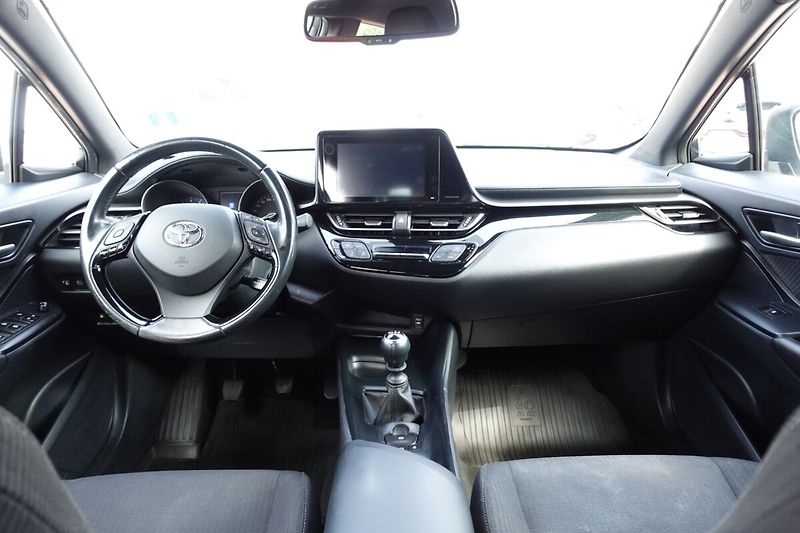 Toyota C-HR 1,2 T 6M/T Active Htd seats - fotka 16 z 32