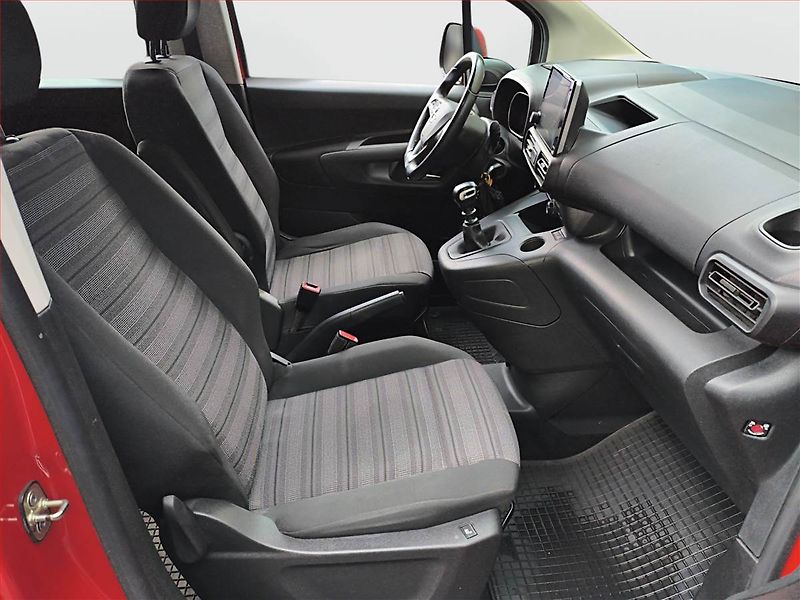 Opel Combo (2019) Enjoy 1.2 Turbo, 5Míst, ČR - fotka 9 z 16