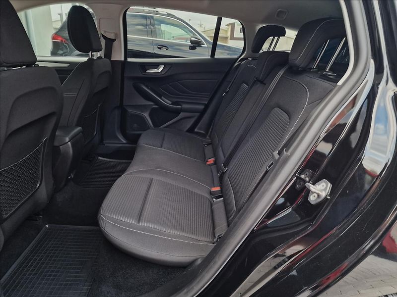 Ford Focus 1.5 EcoBlue Titanium,ČR,1.Maj - fotka 17 z 47