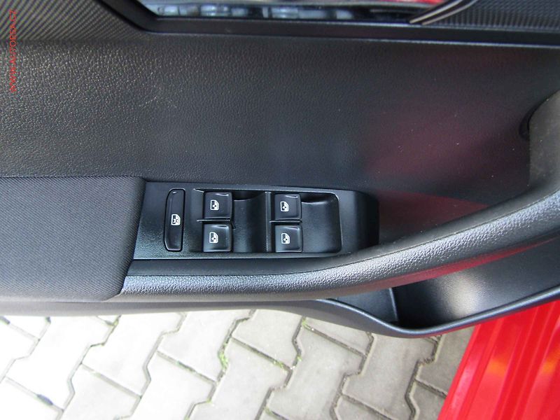 Škoda Fabia (2020) 1.0 TSI, 2.maj,ČR, Style, TZ - fotka 11 z 21