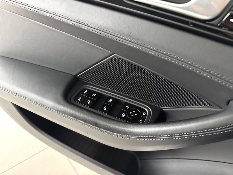 Porsche Panamera 4S 324kW*Chrono*Webasto*Panora - fotka 36 z 47