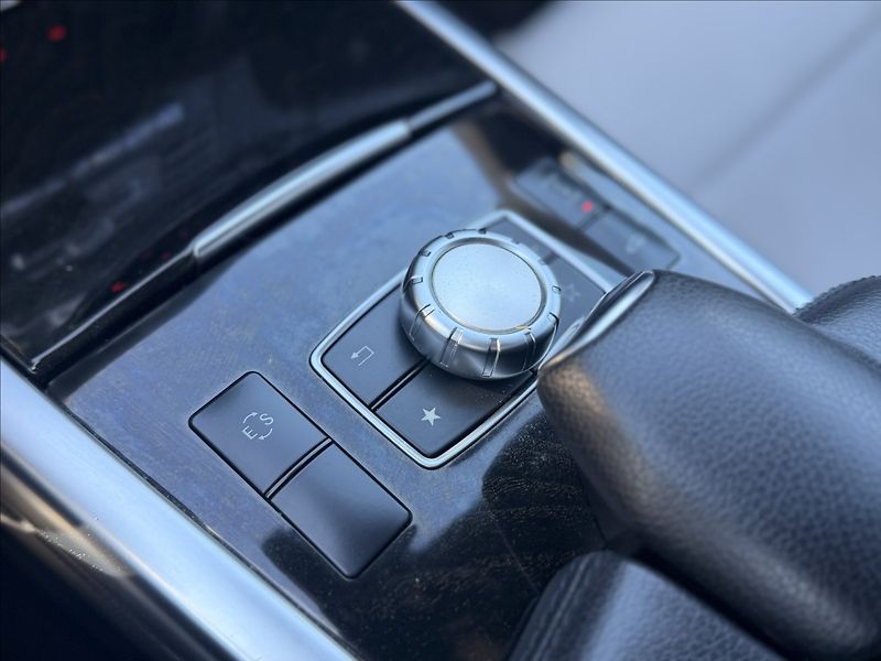 Mercedes-Benz Třídy E 250CDI 4-MATIC NOVÉ V ČR - fotka 16 z 35