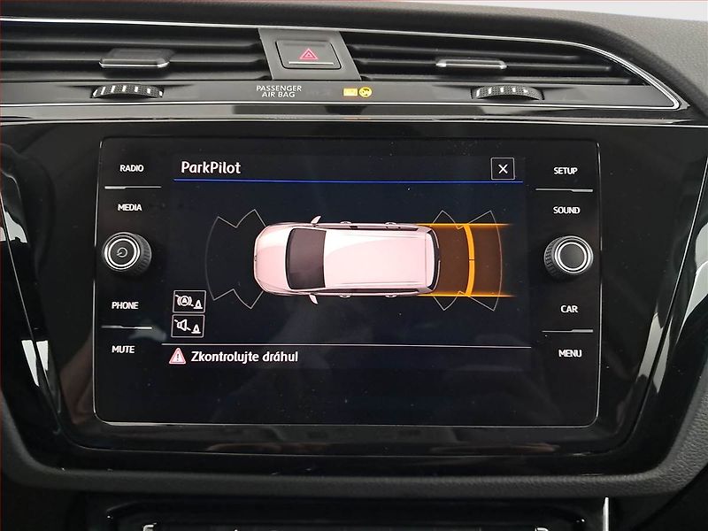 Volkswagen Touran (2019) Highline 1.6 TDI, Automat - fotka 16 z 19