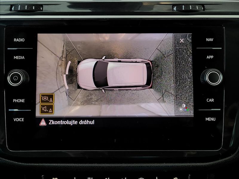 Volkswagen Tiguan 1,5 JIŽ NENÍ AKTUÁLNÍ - fotka 32 z 48