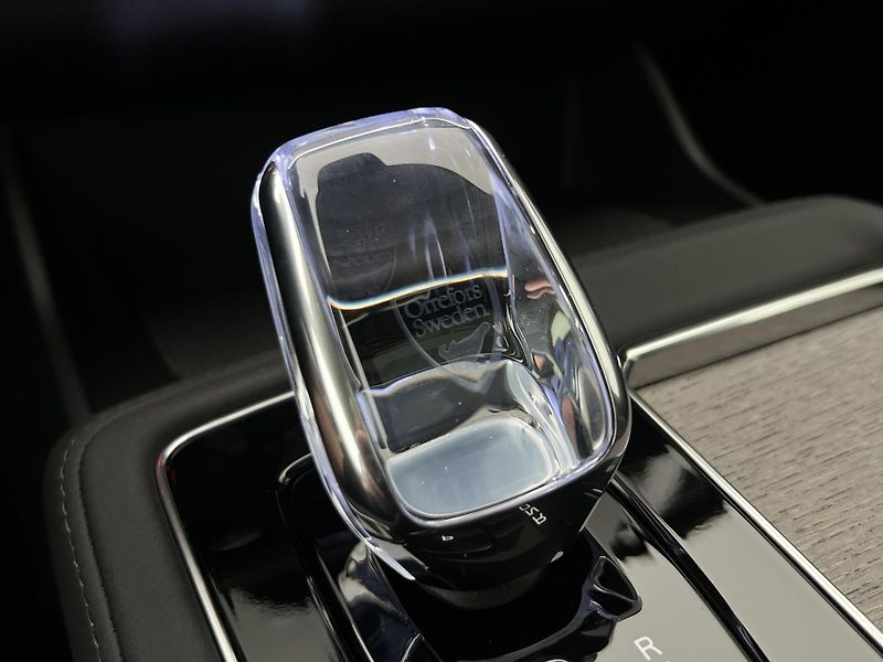 Volvo XC90 (2026) T8 AWD RECHARGE ULTRA DARK - fotka 33 z 46