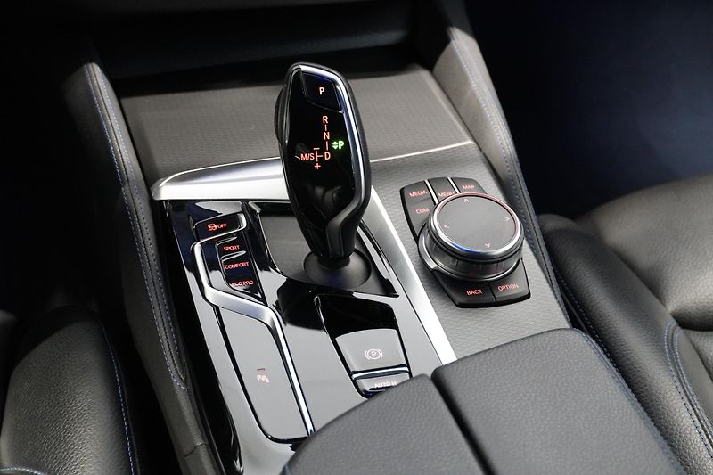 BMW Řada 5 520dxDrive,M-Packet,Tažné,ACC - fotka 27 z 37