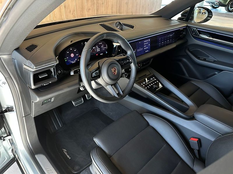 Porsche Macan 4, DriveAssist, Chrono, Masáž - fotka 14 z 37