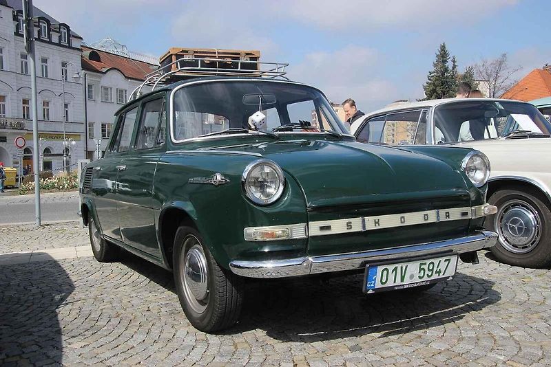 V Příbrami se sjela historická auta a motorky v rámci tradiční akce Česká Route 66.