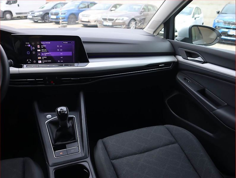 Volkswagen Golf (2024) Life 2.0 TDI - fotka 8 z 23