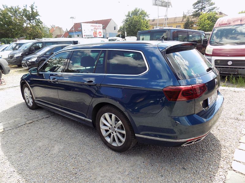 Volkswagen Passat 2,0 TDI R-LINE, MATRIX, ALCAN. - fotka 13 z 42