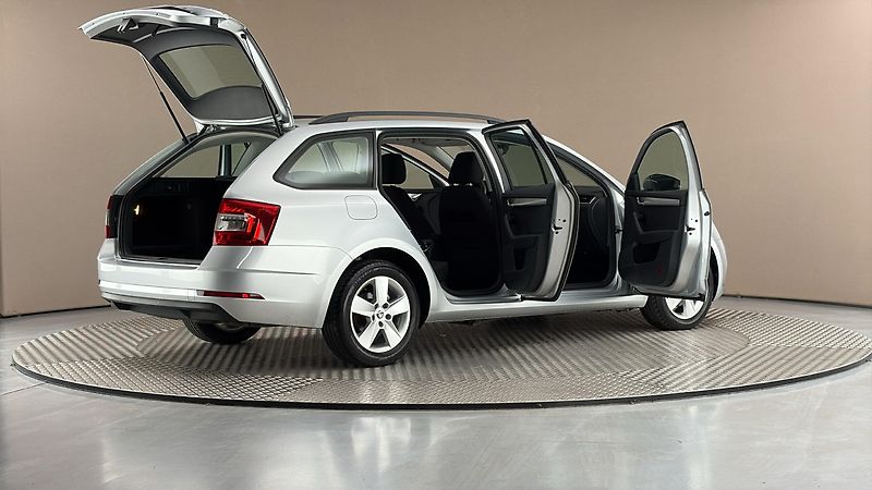 Škoda Octavia 1.6 TDI Ambition Combi - fotka 6 z 24
