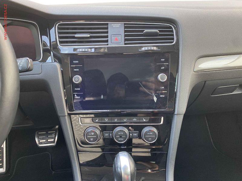 Volkswagen Golf (2019) 1.5 TSi, Join, DSG, LED - fotka 12 z 18