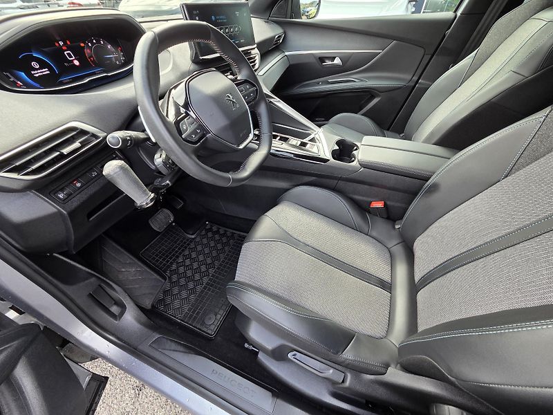 Peugeot 5008 (2024) 1.2 PT 130 ALLURE PACK EAT8 - fotka 9 z 34