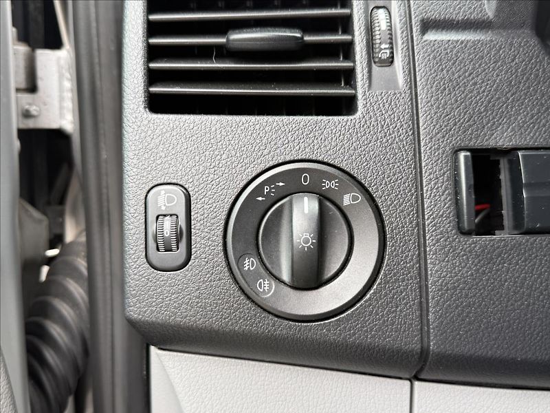 Volkswagen Crafter 2,0   105kW,PLOŠINA,1.MAJ,SERV - fotka 10 z 23