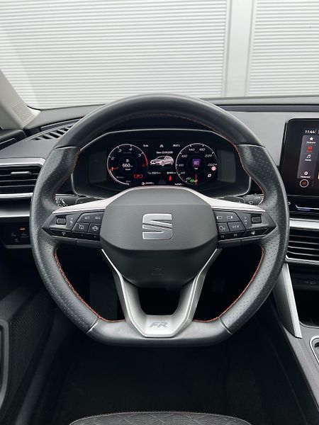 Seat Leon 2.0TDI 110kW DSG FR-Line DPH  - fotka 8 z 25