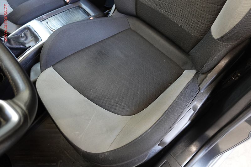 Citroën C4 Picasso (2015) 1.6HDi, 1.maj, AC, TZ, temp. - fotka 10 z 23