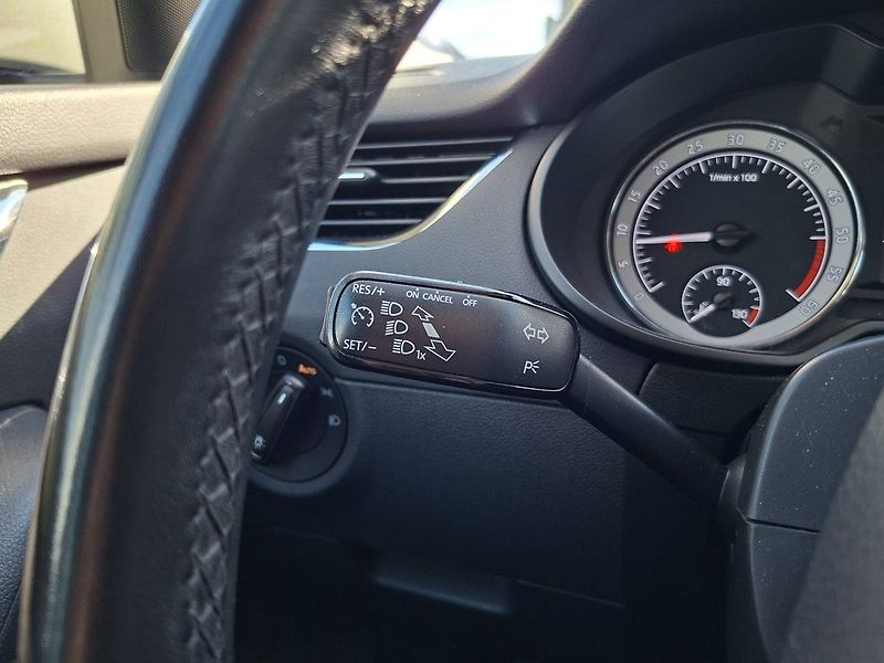Škoda Octavia COMBI 2,0 TDI 150k M6 - fotka 17 z 25