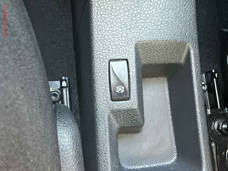 Dacia Sandero (2019) 0.9TCe, 2.maj,ČR, AC, TZ - fotka 16 z 20