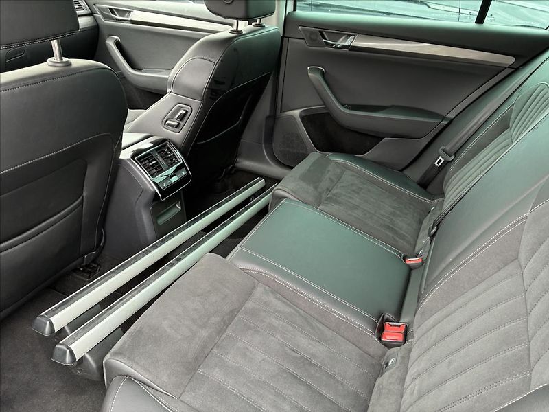 Škoda Superb 2,0 STYLE 4X4 TAŽNÉ,KAMERA - fotka 14 z 31