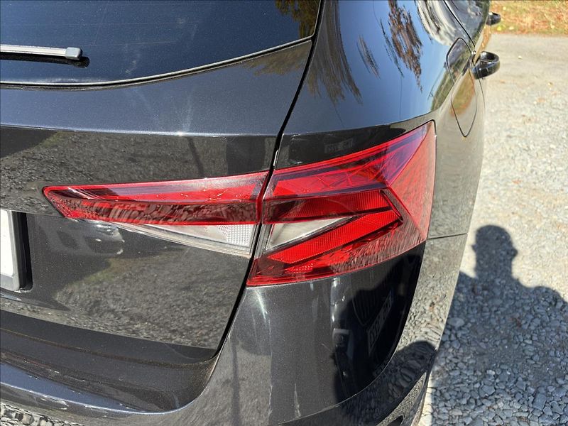 Škoda Fabia 1,0 TSi DPH 60t km  Matrix LED - fotka 38 z 50