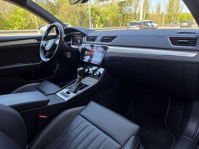 Škoda Superb 2.0-4x4-Laurin&Klement-200kw - fotka 18 z 25
