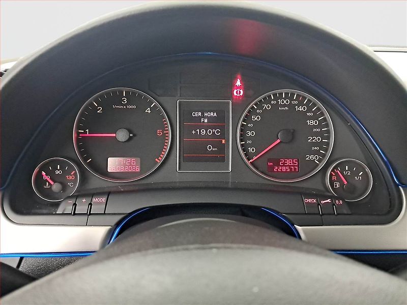 Audi A4 (2007) 2.0 TDI, 4X4, Tempomat - fotka 11 z 19