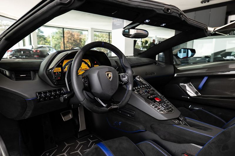 Lamborghini Aventador LP750-4 SV Roadster 1/599 - fotka 5 z 29