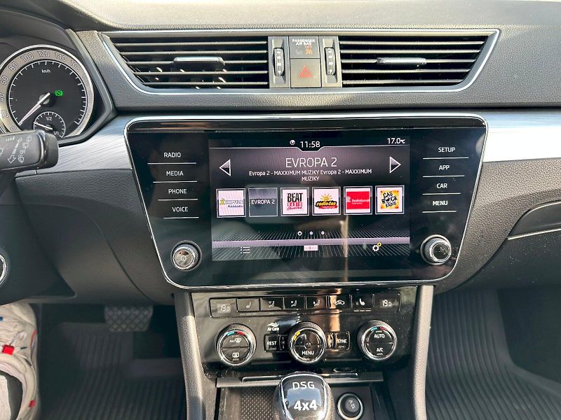 Škoda Superb (2019) 2.0 TSI 200kW AmbitionPlus Com - fotka 13 z 24