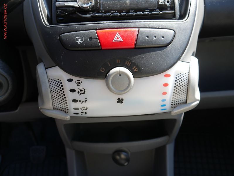 Peugeot 107 (2009) 1.0i - fotka 13 z 13