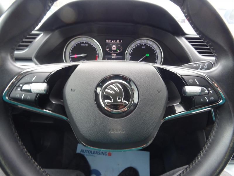 Škoda Superb 1,6 TDI 88 kW Automat - fotka 21 z 27