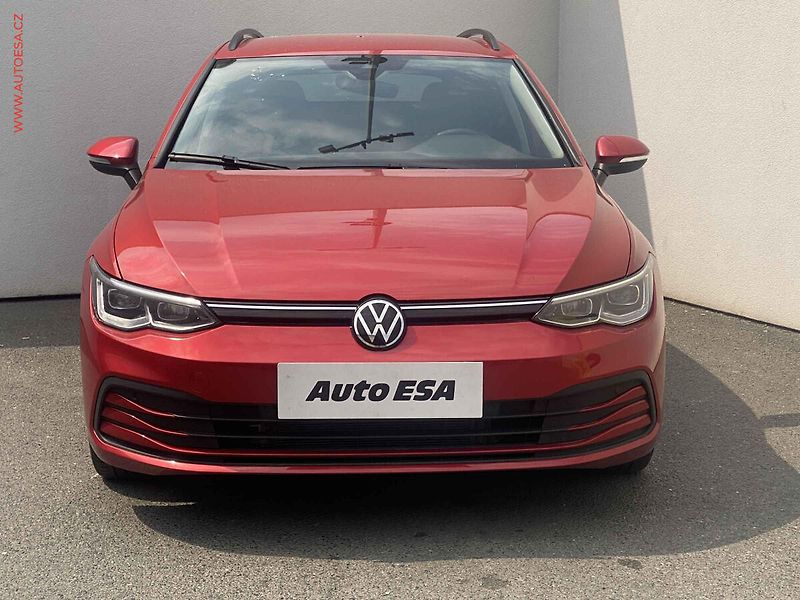 Volkswagen Golf (2022) 2.0 TDi, Life, DSG, LED - fotka 2 z 17