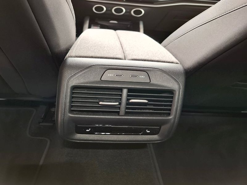 Škoda Superb (2024) SELECTION TD 110/2.0 A7F - fotka 13 z 30