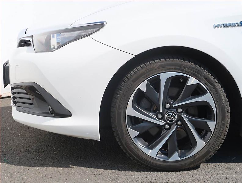Toyota Auris (2015) Hybrid, Automat, Tempomat - fotka 15 z 21