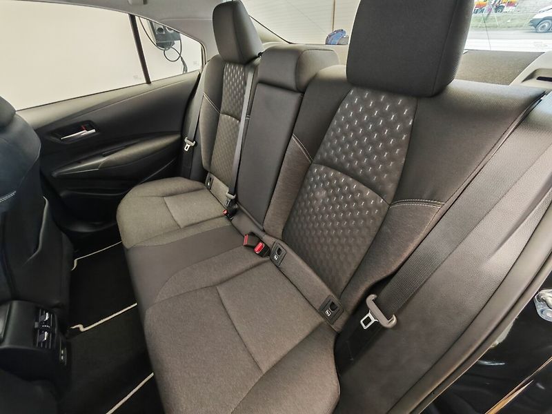 Toyota Corolla 1.8 CVT Comfort Tech - fotka 16 z 31